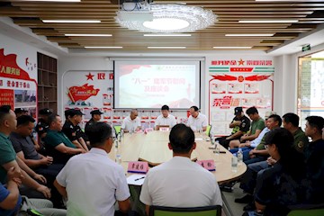 广西现代职院召开庆祝“八一”建军节座谈会暨慰问活动