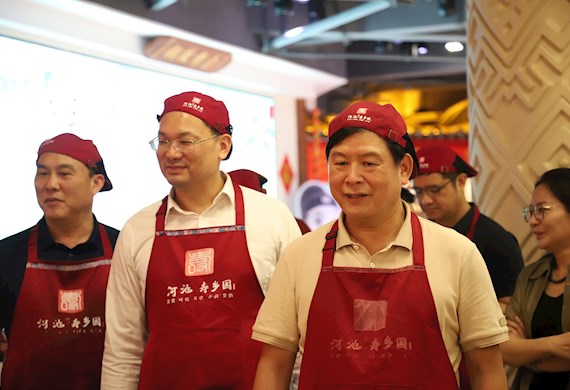 巧手烹佳肴 欢歌庆佳节 ——广西现代职业技术学院开展“一桌民族菜”实践传承活动